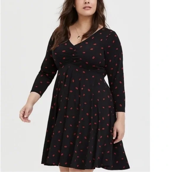 TORRID - Black Knit A-Line Dress with Red Kiss Print, Size 00 NWT, US Size 10 - Picture 3 of 16